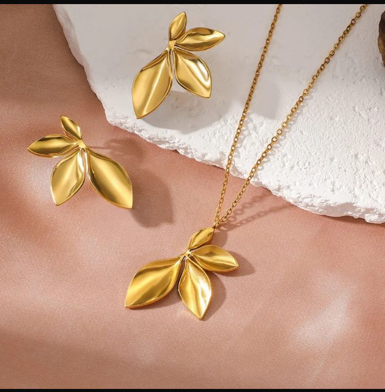 Golden Leaf Elegance Jewelry Set