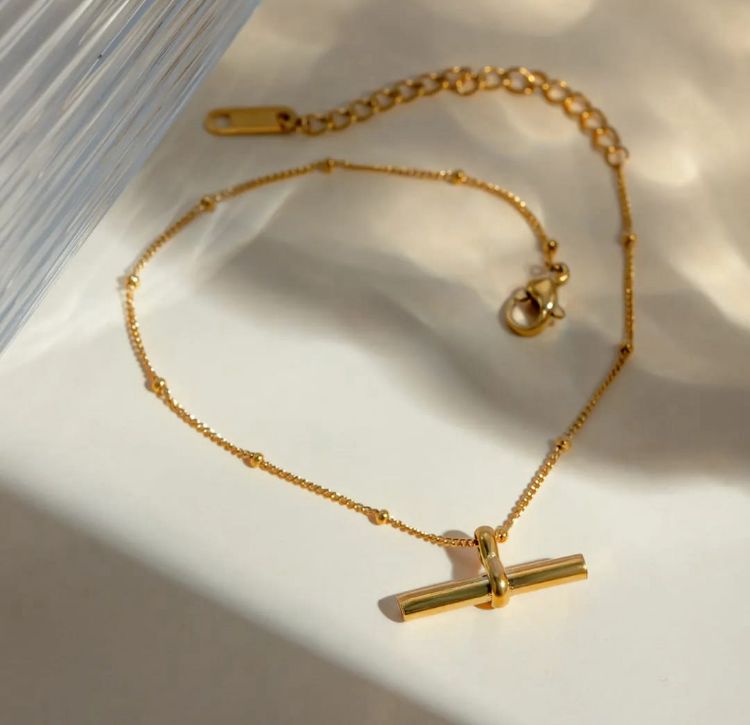 Stylish Gold Toggle Chain Anklet